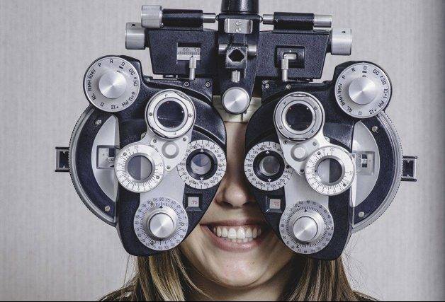 girl eye exam2 bkground sm 1280×853